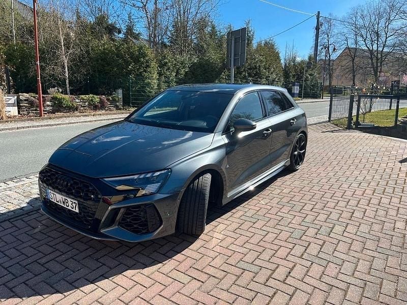 Gebraucht Audi RS3 Sport 400 PS (294 kW) 2023 Grau Limousine