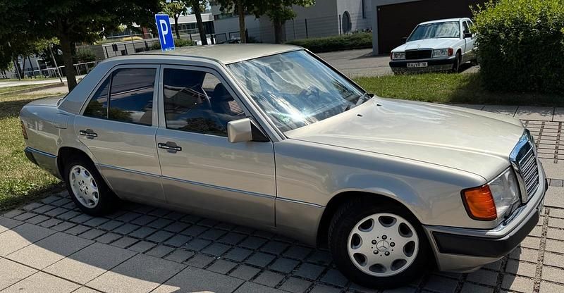 Gebraucht Mercedes 230 1991 Gold Limousine