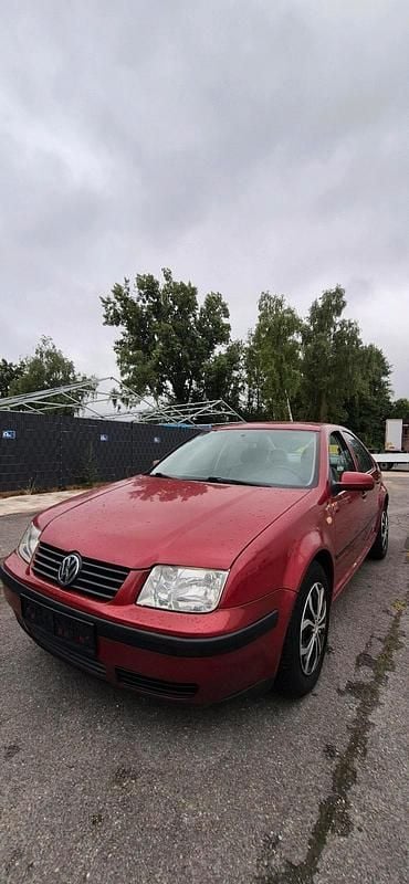 Rot Gebraucht 2000 VW Bora Limousine | 1.980 € (Etwas zu teuer) - Bild 1/4