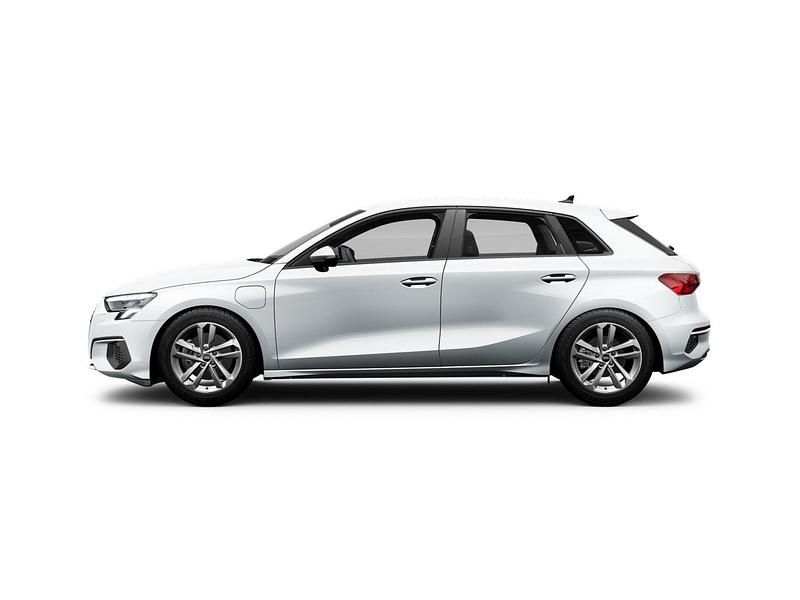 Gebraucht Audi A3 Sportback e-tron Ambiente 204 PS (150 kW) 2022 Gletscherweiß metallic Kleinwagen