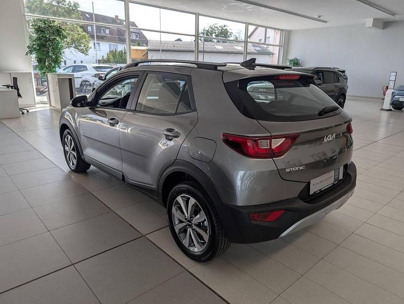Neu Kia Stonic Vision 101 PS (74 kW) 2025 Astrograu SUV