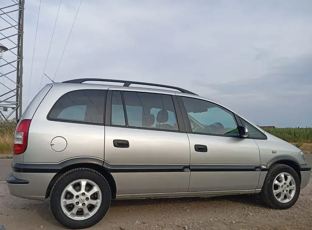 Gebraucht Opel Zafira 116 PS (85 kW) 2000 Silber Van / Kleinbus