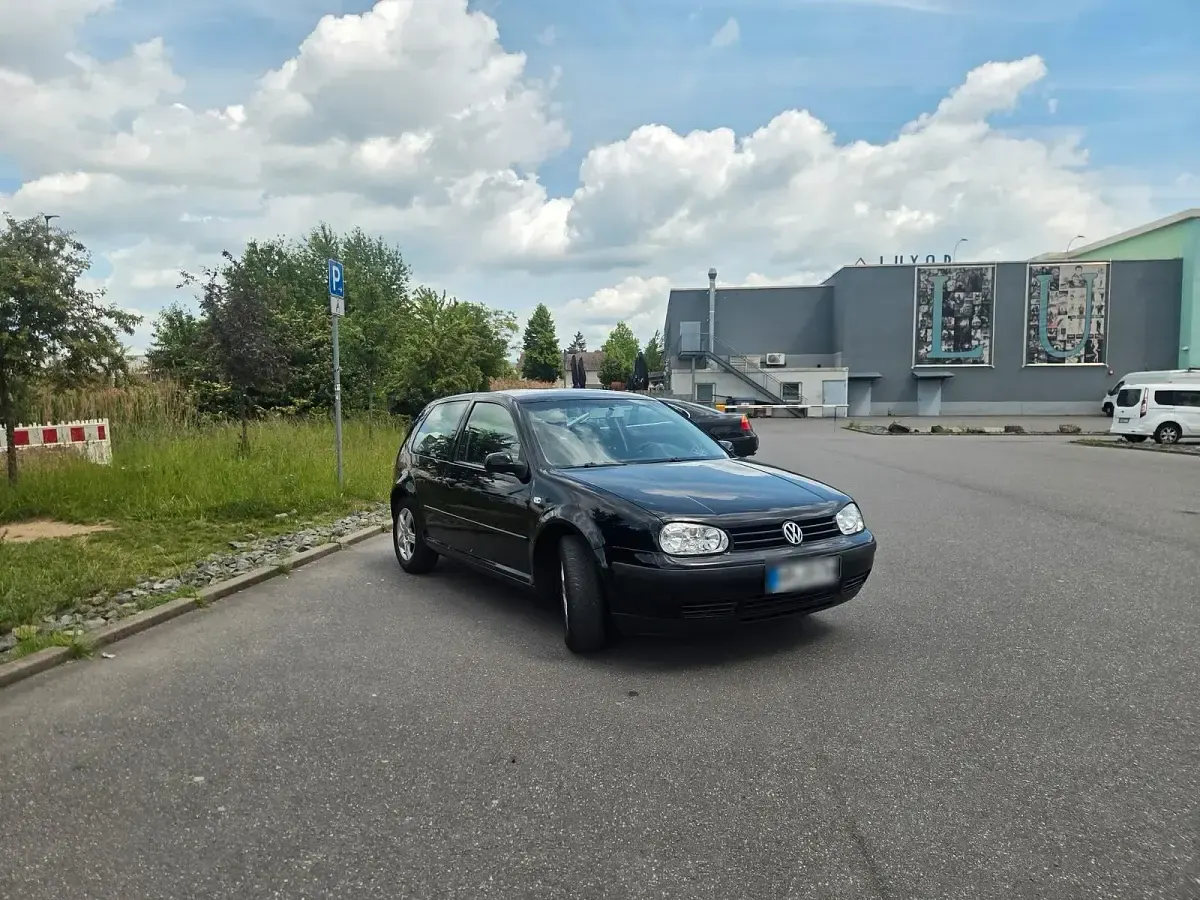 Gebraucht VW Golf IV 75 PS (55 kW) 2003 Schwarz Kleinwagen