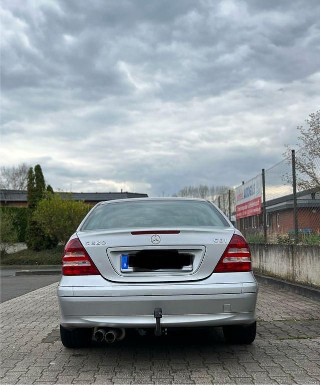 Gebraucht Mercedes C220 Classic 150 PS (110 kW) 2004 Silber Limousine