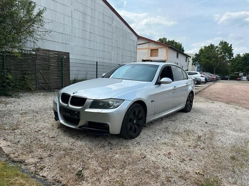 Silber Gebraucht 2007 BMW 330 Shadowline Limousine | 6.500 € (Guter Preis) - Bild 1/4