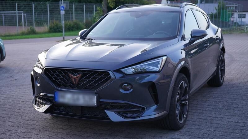 Grau Gebraucht 2023 Cupra Formentor SUV | 32.000 € (Teuer) - Bild 1/4