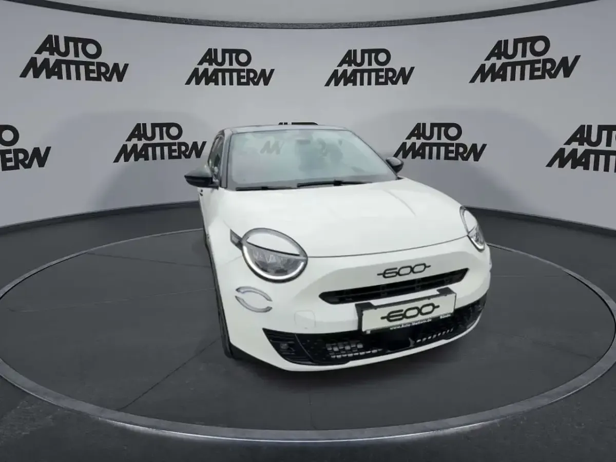 Neu Fiat 600 Street 101 PS (74 kW) 2026 Weiß SUV