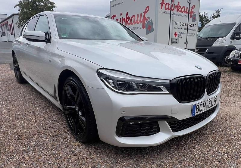 Mineralweiss Gebraucht 2015 BMW 730 M Sport Limousine | 31.990 € - Bild 1/4