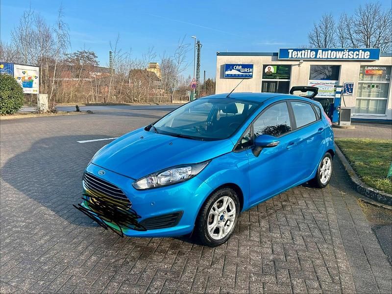 Gebraucht Ford Fiesta 101 PS (74 kW) 2013 Blau Kleinwagen