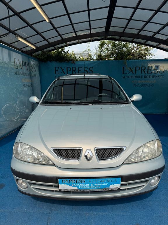 Silber Gebraucht 2002 Renault Mégane II Limousine | 1.500 € (Fairer Preis) - Bild 1/4