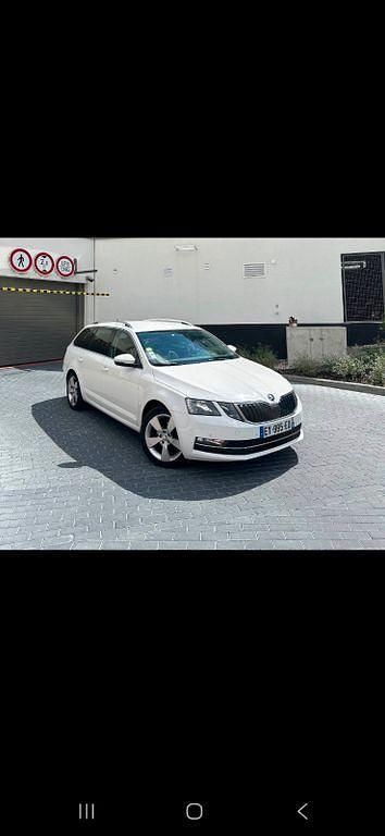 Weiß Gebraucht 2018 Skoda Octavia Premium Edition Limousine | 8.700 € (Superpreis) - Bild 1/4