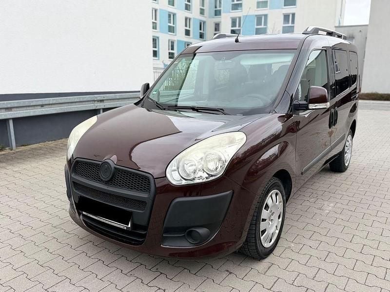 Gebraucht Fiat Doblò 95 PS (69 kW) 2011 Rot Van / Kleinbus