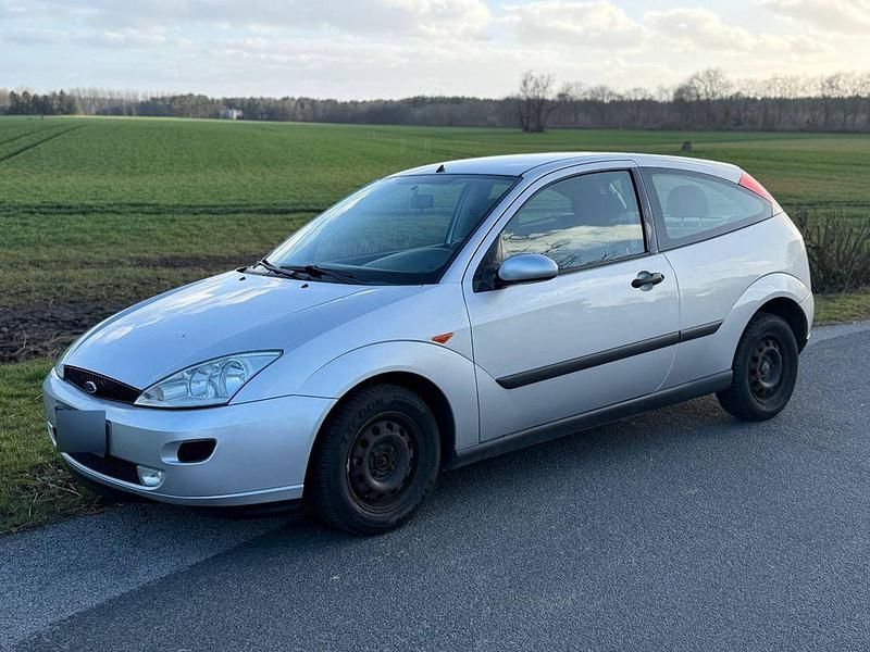 Gebraucht Ford Focus Trend 116 PS (85 kW) 1999 Silber Limousine