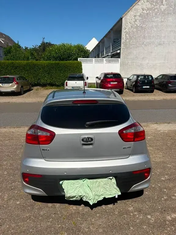 Gebraucht Kia Rio DREAM-TEAM Edition 109 PS (80 kW) 2016 Silber Kleinwagen