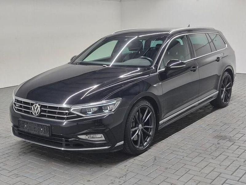 Tiefschwarzmet. Gebraucht 2020 VW Passat R-line Kombi | 30.480 € (Etwas zu teuer) - Bild 1/4