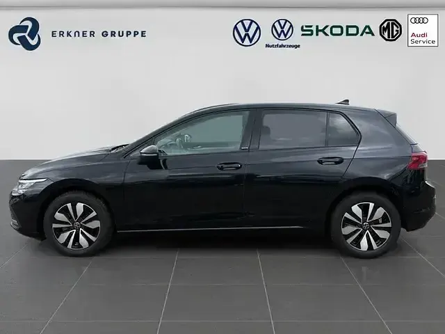 Gebraucht VW Golf VIII Move 116 PS (85 kW) 2024 Deep black perleffekt Limousine