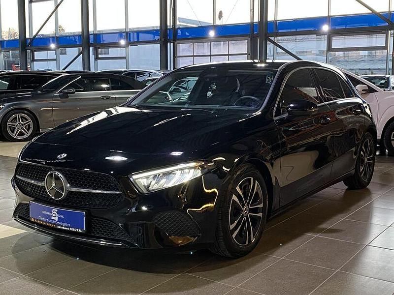 Gebraucht Mercedes A200 177 PS (130 kW) 2024 Schwarz Limousine