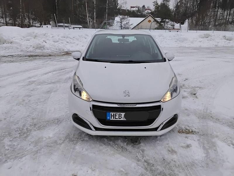 Weiß Gebraucht 2015 Peugeot 208 Access Kleinwagen | 5.800 € (Guter Preis) - Bild 1/4