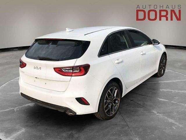 Neu Kia Ceed Spirit 140 PS (102 kW) 2025 Weiß Kleinwagen