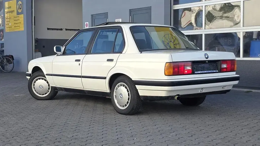 Gebraucht BMW 316 102 PS (75 kW) 1989 Weiß Limousine