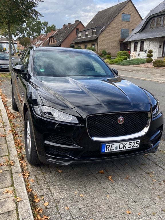Schwarz Gebraucht 2018 Jaguar F-Pace Portfolio SUV | 22.900 € (Superpreis) - Bild 1/4