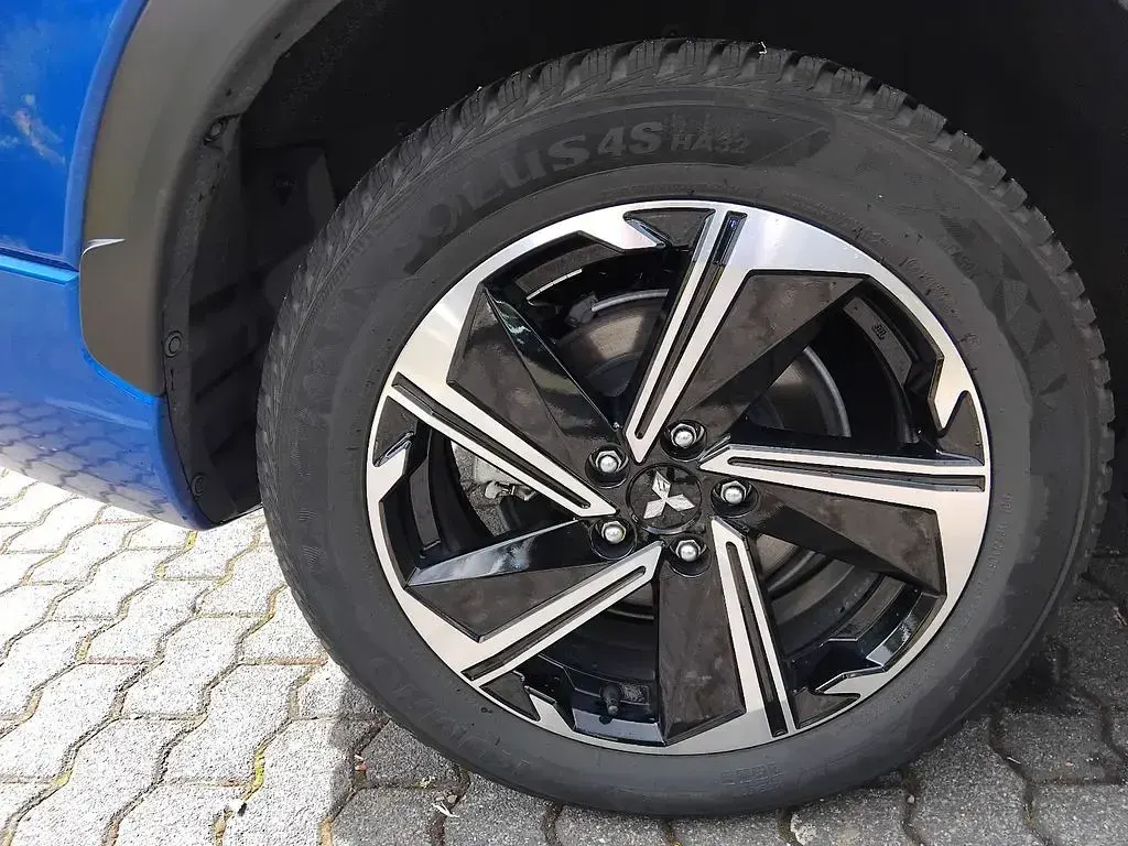 Używany Mitsubishi Eclipse Cross Select 188 KM (138 kW) 2023 Niebieski SUV