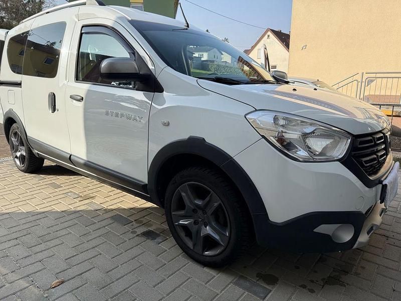 Gebraucht Dacia Dokker Celebration 116 PS (85 kW) 2018 Weiß Van / Kleinbus