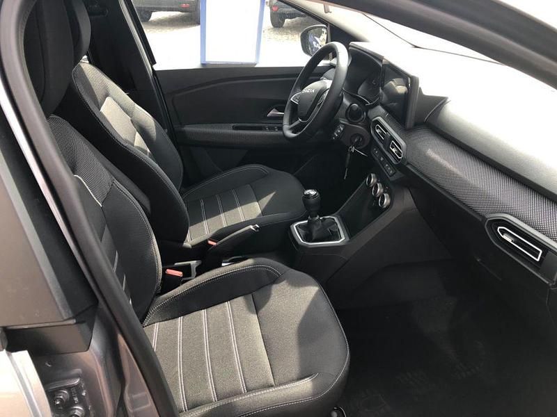 Neu Dacia Sandero Expression 91 PS (66 kW) 2026 Grau Limousine