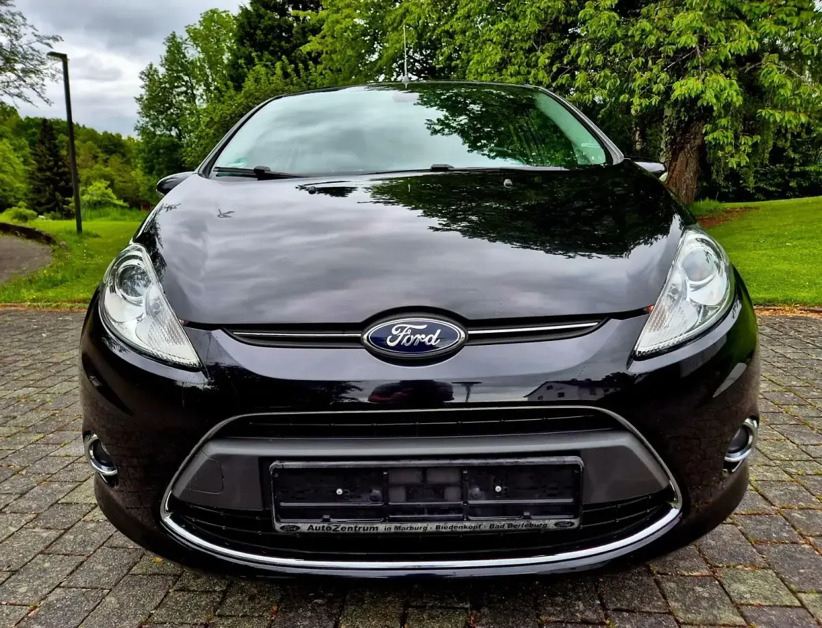 Gebraucht Ford Fiesta Titanium 81 PS (59 kW) 2011 Schwarz Kleinwagen