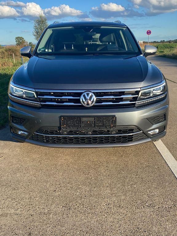 Grau Gebraucht 2018 VW Tiguan Allspace SUV | 25.600 € (Etwas zu teuer) - Bild 1/4