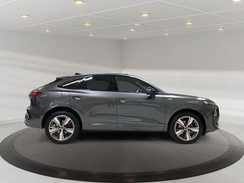 Neu Audi Q3 Sportback Sport 150 PS (110 kW) 2025 Grau SUV