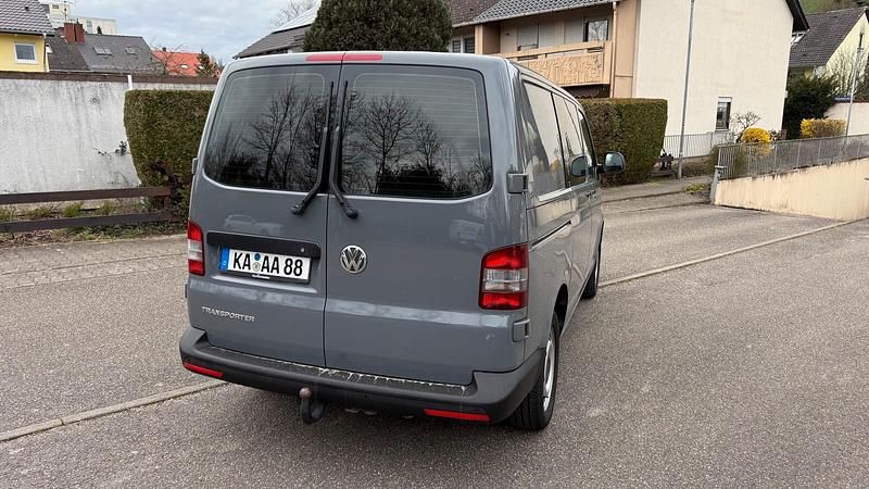Gebraucht VW Transporter 102 PS (75 kW) 2013 Grau Van