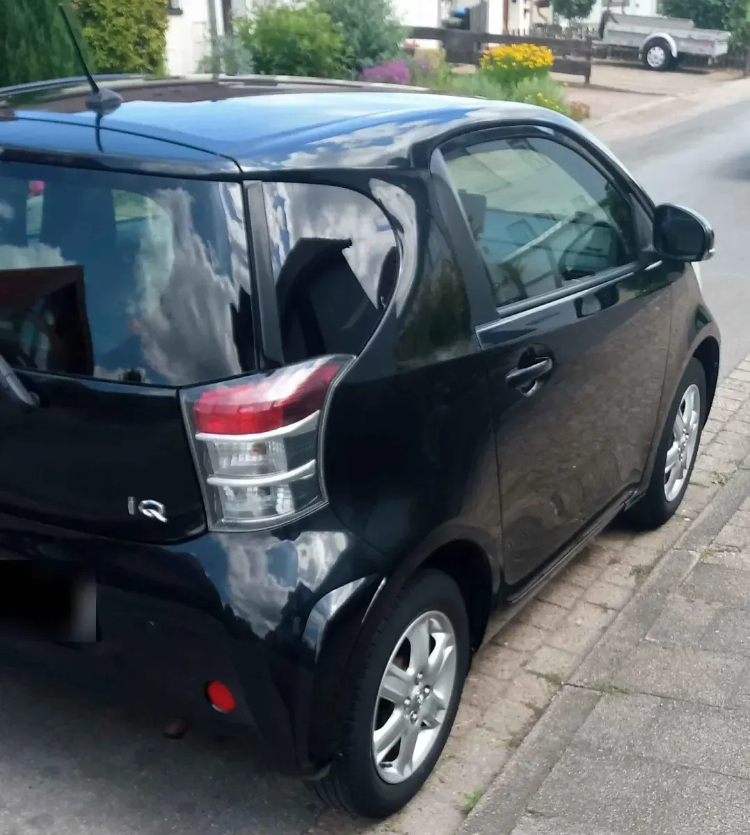 Gebraucht Toyota iQ 68 PS (50 kW) 2012 Schwarz Kleinwagen