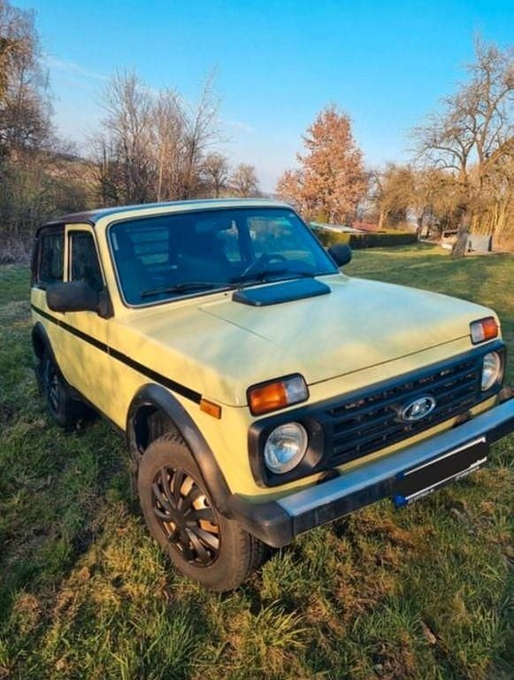 Gebraucht Lada niva 83 PS (61 kW) 2012 Gelb SUV