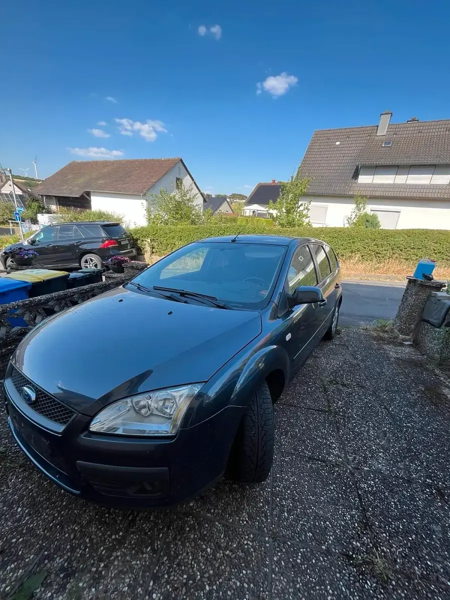 Gebraucht Ford Focus 109 PS (80 kW) 2006 Grau Kombi
