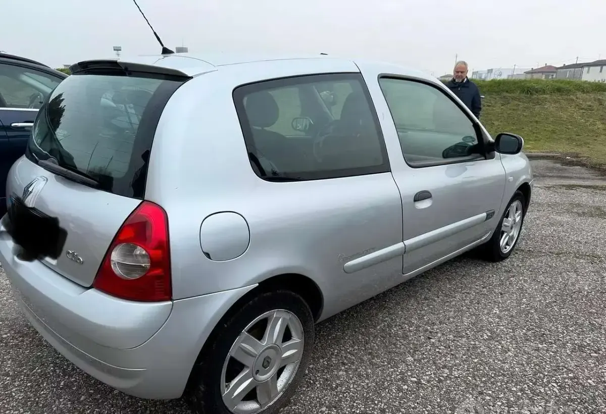 Gebraucht Renault Clio II Authentique 60 PS (44 kW) 2003 Grau Limousine