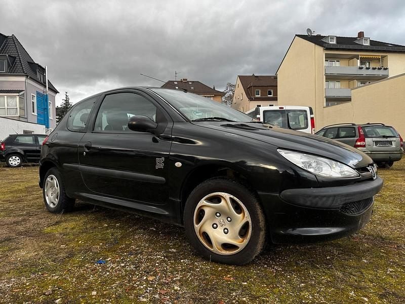Gebraucht Peugeot 206 60 PS (44 kW) 2004 Schwarz Kleinwagen