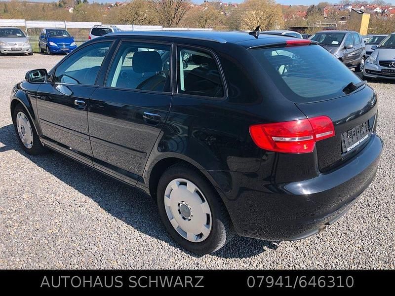 Gebraucht Audi A3 Attraction 105 PS (77 kW) 2011 Phantomschwarz perleffekt Kleinwagen