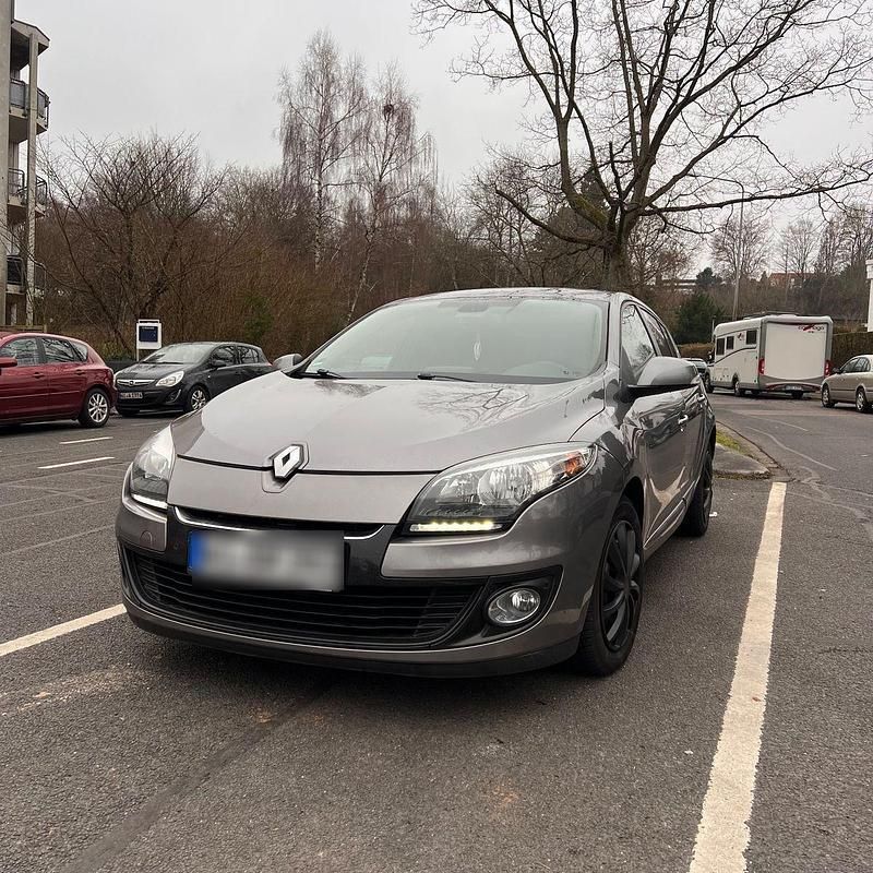 Gebraucht Renault Mégane GrandTour Dynamique 110 PS (80 kW) 2013 Grau Kombi