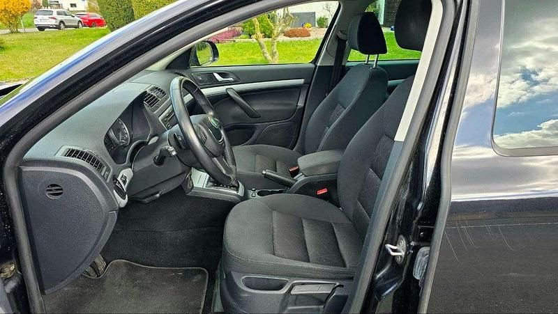 Gebraucht Skoda Octavia 105 PS (77 kW) 2011 Schwarz Kombi