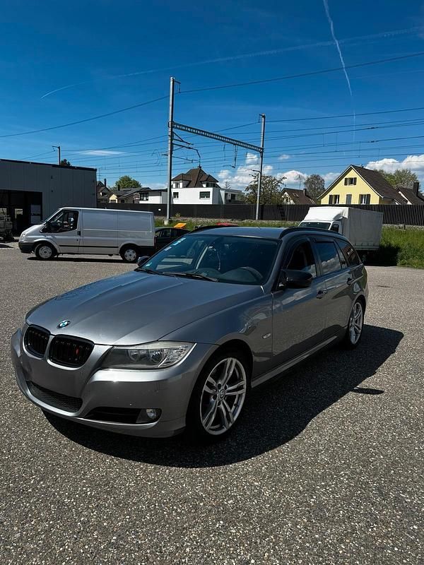Usata BMW 318 143 CV (105 kW) 2012 Grigio Station wagon