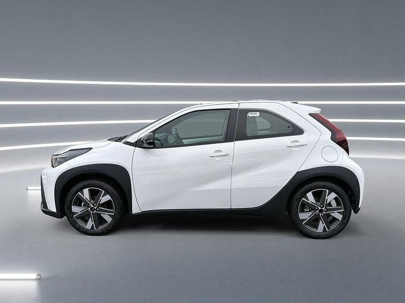 Neu Toyota Aygo X Active 117 PS (86 kW) 2026 Weiß SUV