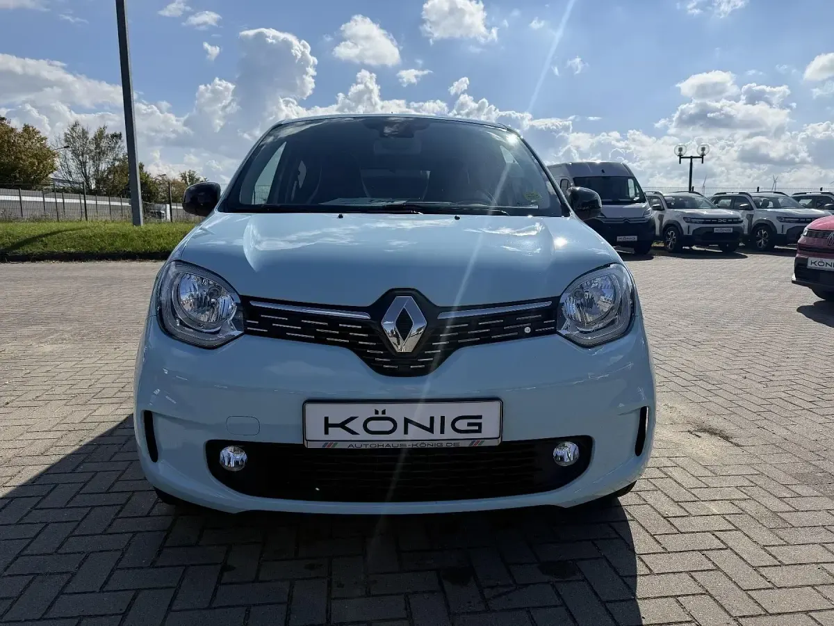 Second-hand Renault Twingo 60 kW (82 CP) 2023 Albastru Hatchback