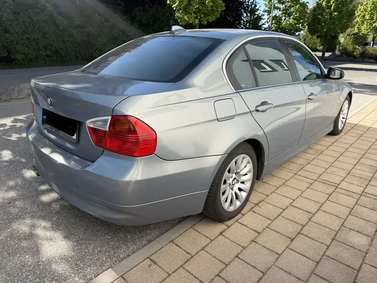 Gebraucht BMW 325 Advantage 218 PS (160 kW) 2009 Limousine