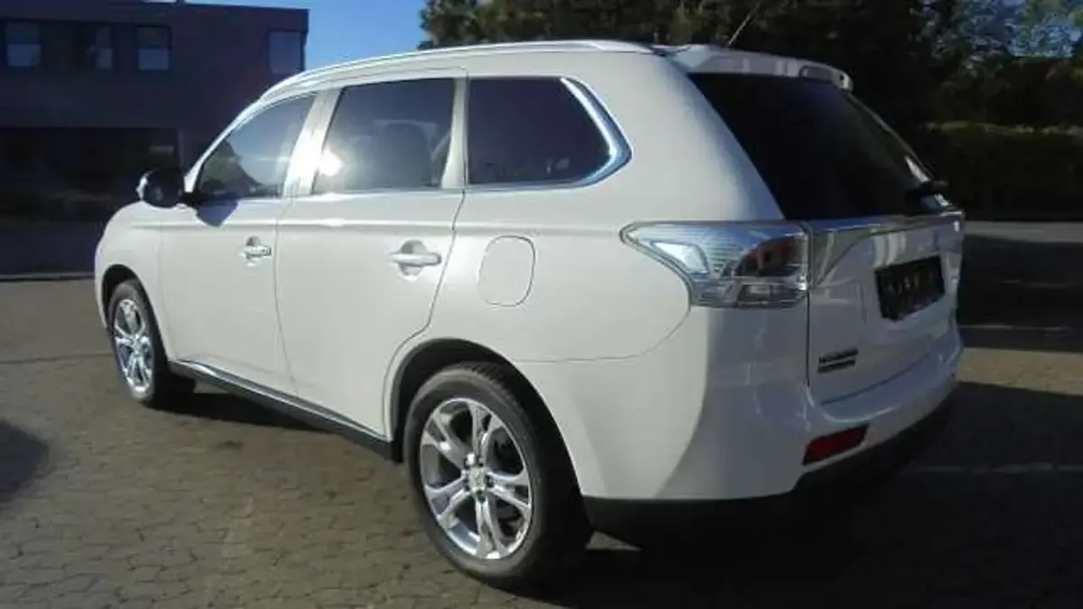 Gebraucht Mitsubishi Outlander Plus 150 PS (110 kW) 2014 Perlmuttweiß SUV