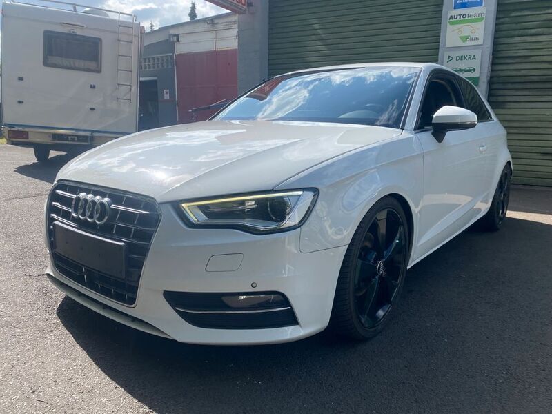 Weiß Gebraucht 2012 Audi A3 Ambiente Limousine | 9.000 € (Fairer Preis) - Bild 1/4