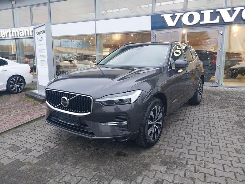 Gebraucht Volvo XC60 Core 197 PS (144 kW) 2023 Platinum grey / metallic SUV