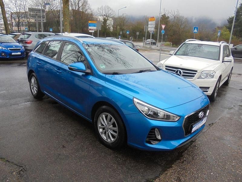 Gebraucht Hyundai i30 Style 140 PS (102 kW) 2018 Blau Kombi