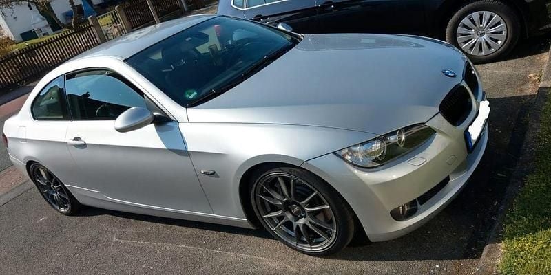Silber Gebraucht 2009 BMW 335 Sport Line Coupé | 19.999 € (Superpreis) - Bild 1/4