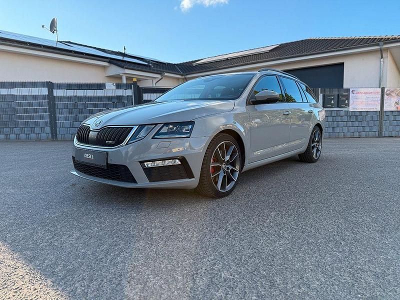 Grau Gebraucht 2018 Skoda Octavia RS Kombi | 10.990 € (Fairer Preis) - Bild 1/4